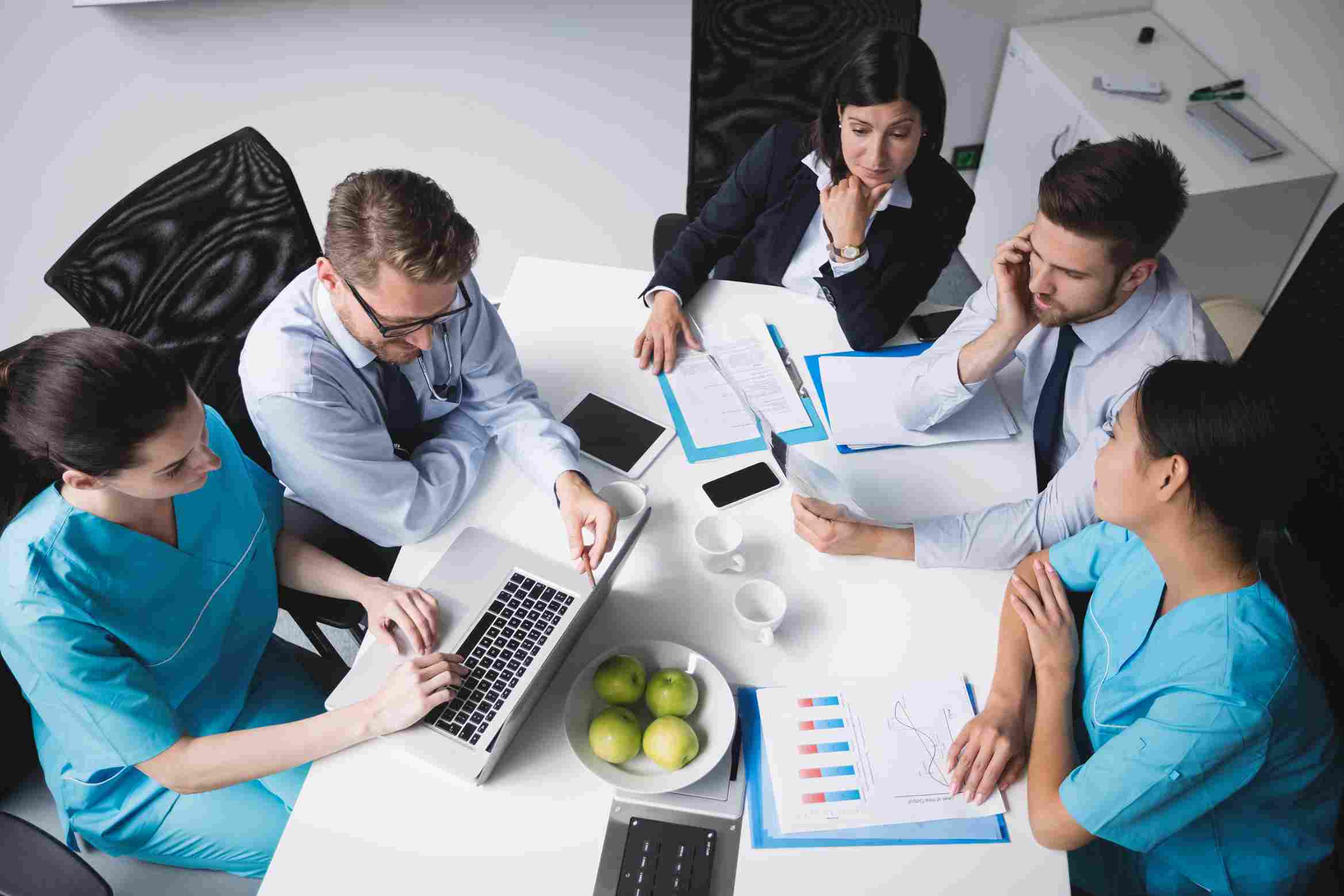 Medical team using hospital management software for strategic healthcare planning and accurate documentation.